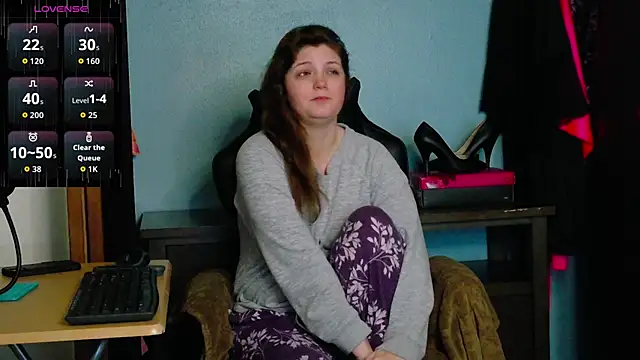 Snapshot of TreeJeanne chatting on 10.08.25 TreeJeanne online show from 10.08.25