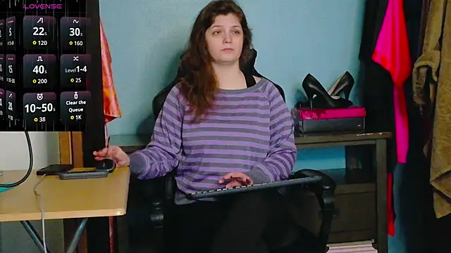 Snapshot of TreeJeanne chatting on 10.19.25 TreeJeanne online show from 10.19.25