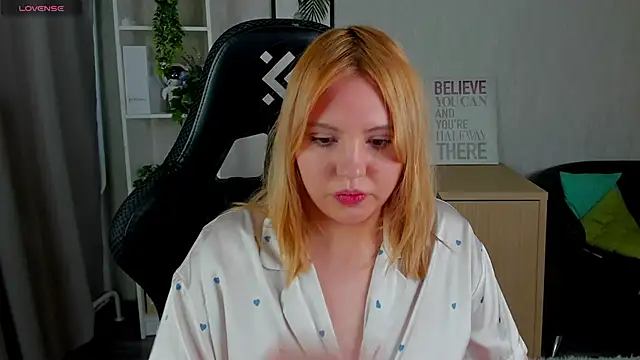 Snapshot of Stacy_Luv chatting on 02.11.26 Stacy Luv online show from 02.11.26