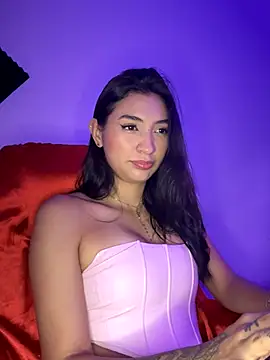 Snapshot of _Aura- chatting on 09.28.25 Aura- online show from 09.28.25