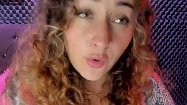 Snapshot of saara_queen_ chatting on 02.11.25 saara queen online show from 02.11.25