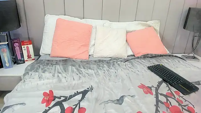 Snapshot of Kendaal_Doshi chatting on 10.26.25 Kendaal Doshi online show from 10.26.25