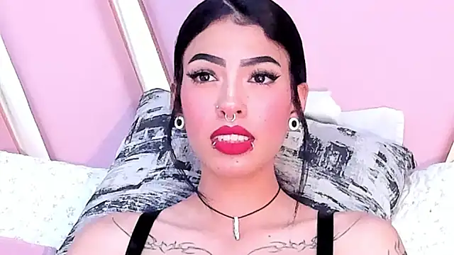 Eva Benely online show from 01.17.25