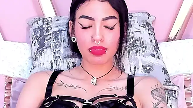 Eva Benely online show from 01.17.25