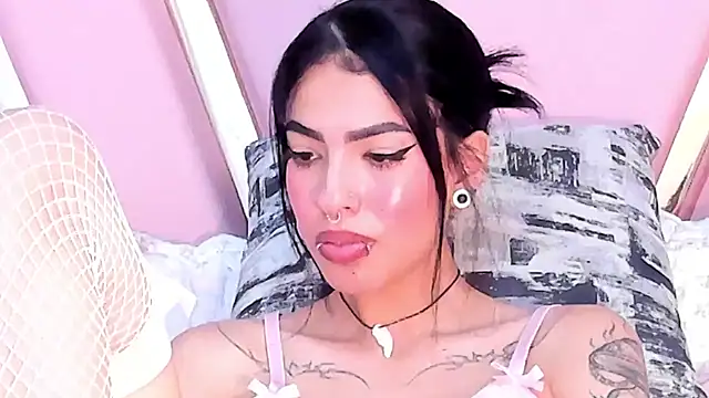Eva Benely online show from 01.21.25