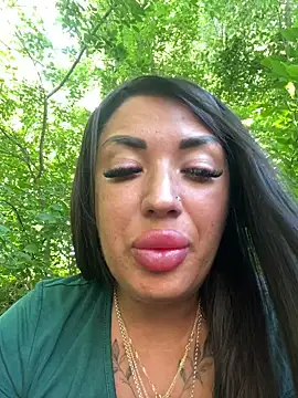 Snapshot of RuslanaXX chatting on 06.19.26 RuslanaXX online show from 06.19.26