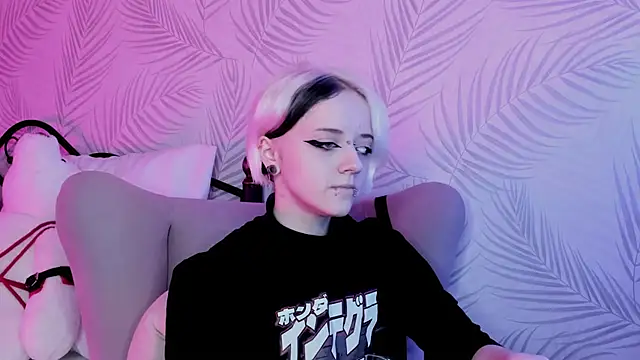 Holy Silvia online show from 12.27.24
