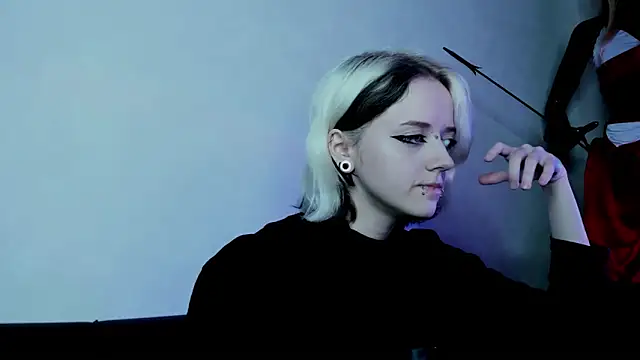Holy Silvia online show from 02.07.25