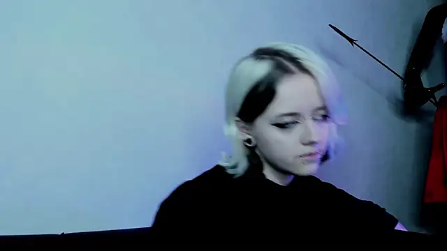 Holy Silvia online show from 02.07.25