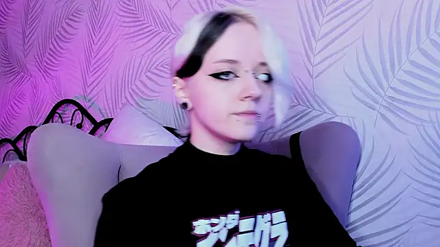 Holy Silvia online show from 03.07.25