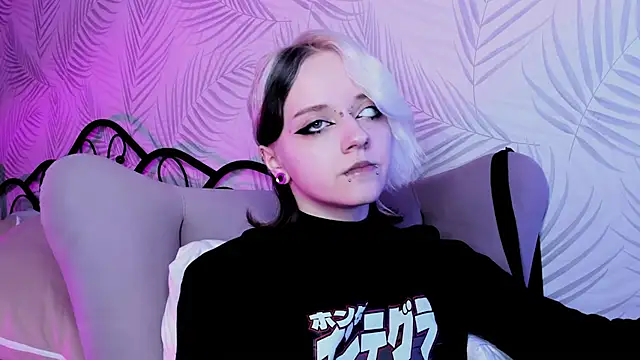 Holy Silvia online show from 03.07.25