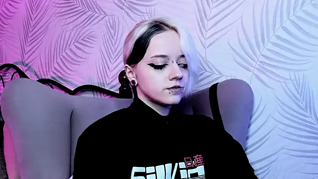 Holy Silvia online show from 03.14.25
