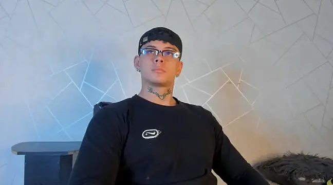 NoahhBrown online show from 12.06.24