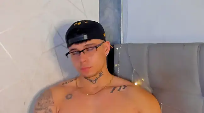 NoahhBrown online show from 12.09.24