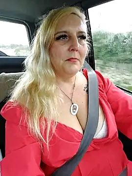 BecciDeluxe online show from 12.19.25