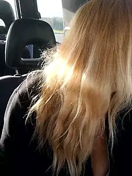 BecciDeluxe online show from 01.12.26