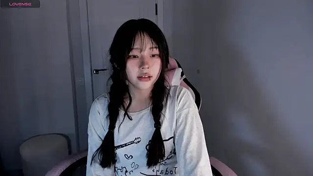 hee young11 online show from 10.26.25