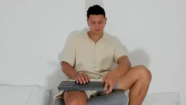 Snapshot of MITCHELL_BURNS chatting on 01.04.25 MITCHELL BURNS online show from 01.04.25