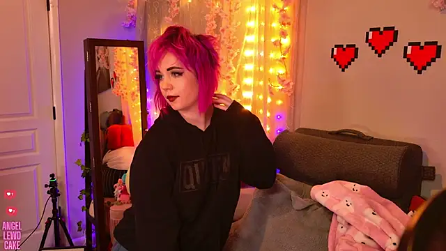 Snapshot of Angel-Lewd-Cake chatting on 11.01.25 Angel-Lewd-Cake online show from 11.01.25
