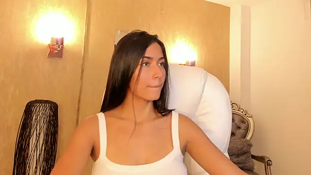 Snapshot of your_khloe chatting on 02.22.25 your khloe online show from 02.22.25