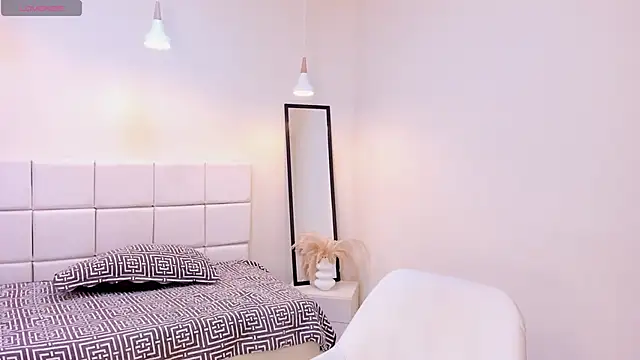 Snapshot of your_khloe chatting on 01.19.26 your khloe online show from 01.19.26