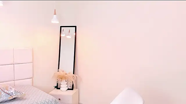 Snapshot of your_khloe chatting on 03.03.26 your khloe online show from 03.03.26