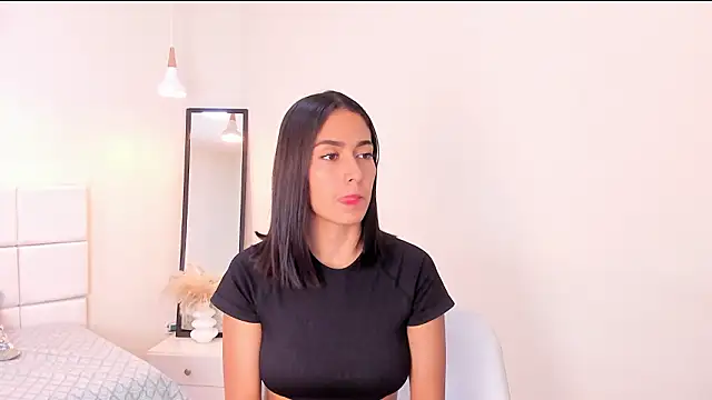 Snapshot of your_khloe chatting on 03.04.26 your khloe online show from 03.04.26