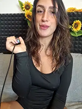 Snapshot of Stefania_PT chatting on 10.17.25 Stefania PT online show from 10.17.25