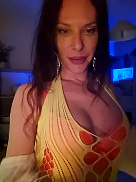 Snapshot of Luna_Kitanna chatting on 12.14.24 Luna Kitanna online show from 12.14.24