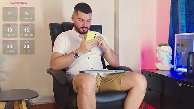 Snapshot of HenryBenso chatting on 09.19.25 HenryBenso online show from 09.19.25