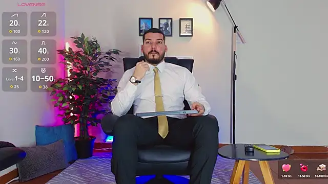 Snapshot of HenryBenso chatting on 10.02.25 HenryBenso online show from 10.02.25