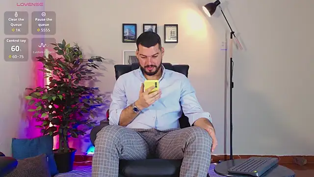 Snapshot of HenryBenso chatting on 10.16.25 HenryBenso online show from 10.16.25