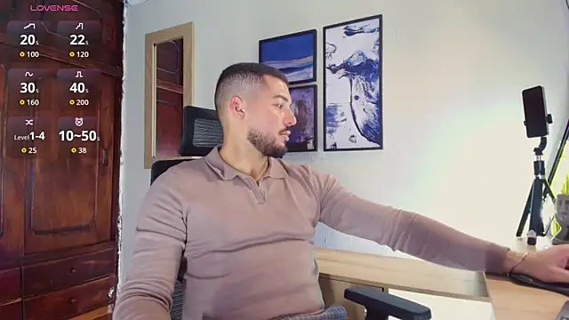 Snapshot of HenryBenso chatting on 10.29.25 HenryBenso online show from 10.29.25