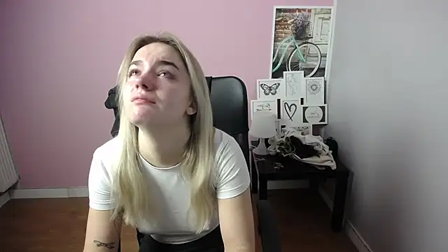 Snapshot of viktoria_lovely chatting on 12.03.24 viktoria lovely online show from 12.03.24