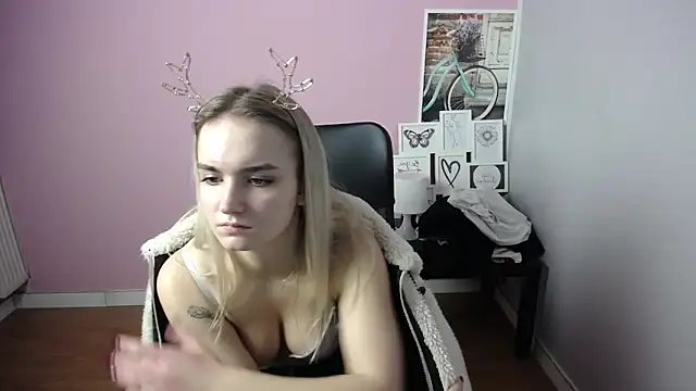 Snapshot of viktoria_lovely chatting on 12.11.24 viktoria lovely online show from 12.11.24