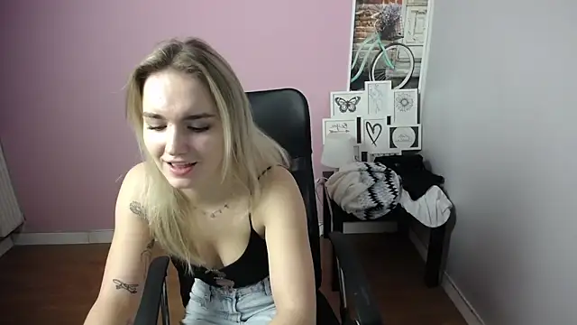 Snapshot of viktoria_lovely chatting on 12.16.24 viktoria lovely online show from 12.16.24