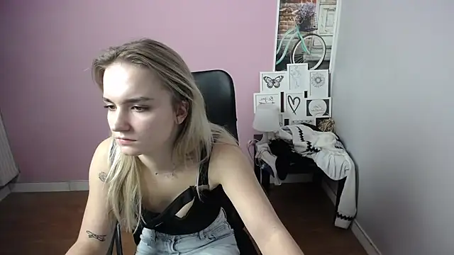 Snapshot of viktoria_lovely chatting on 12.16.24 viktoria lovely online show from 12.16.24