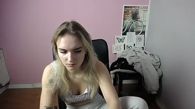 Snapshot of viktoria_lovely chatting on 01.27.25 viktoria lovely online show from 01.27.25