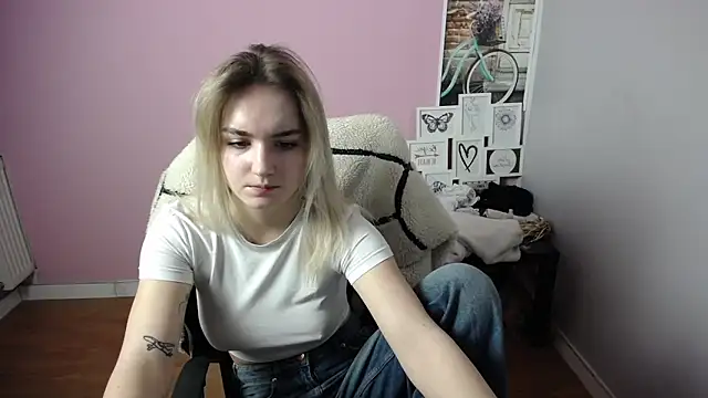 Snapshot of viktoria_lovely chatting on 02.18.25 viktoria lovely online show from 02.18.25