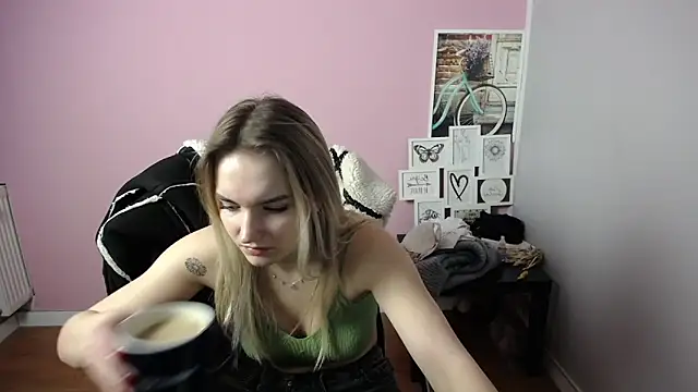 Snapshot of viktoria_lovely chatting on 03.03.25 viktoria lovely online show from 03.03.25