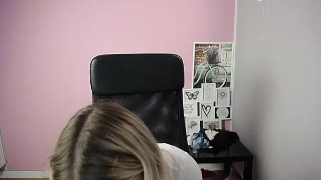 Snapshot of viktoria_lovely chatting on 09.19.25 viktoria lovely online show from 09.19.25