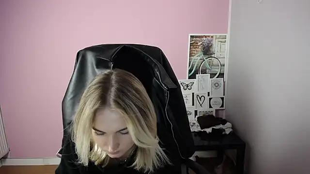 Snapshot of viktoria_lovely chatting on 10.15.25 viktoria lovely online show from 10.15.25