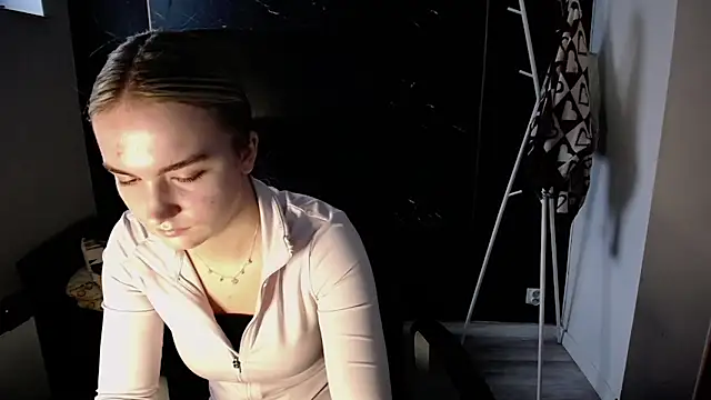 Snapshot of viktoria_lovely chatting on 11.09.25 viktoria lovely online show from 11.09.25