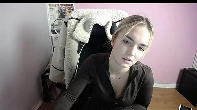 Snapshot of viktoria_lovely chatting on 12.02.25 viktoria lovely online show from 12.02.25