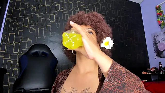 Alika01 online show from 02.14.25