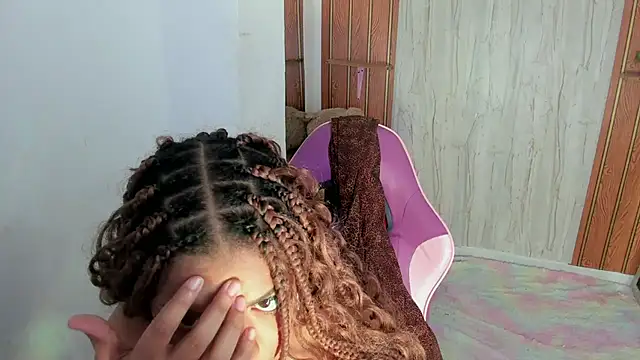 Alika01 online show from 10.25.25