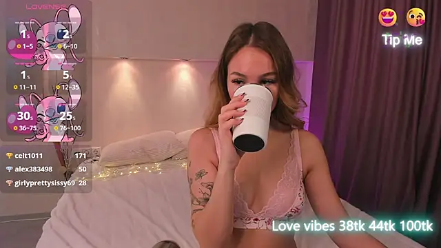 Snapshot of Tracy-Taylor chatting on 01.11.25 Tracy-Taylor online show from 01.11.25