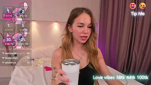 Snapshot of Tracy-Taylor chatting on 01.25.25 Tracy-Taylor online show from 01.25.25