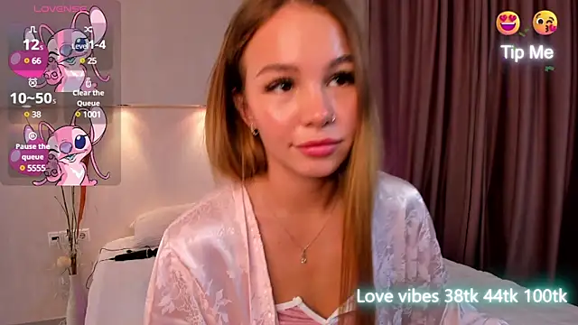 Snapshot of Tracy-Taylor chatting on 03.01.25 Tracy-Taylor online show from 03.01.25