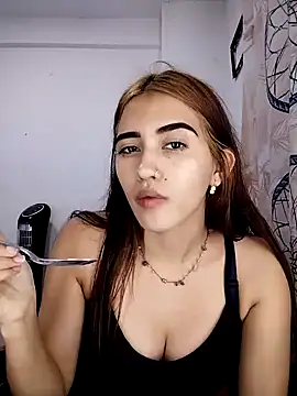 Snapshot of karol_cortes_18 chatting on 12.05.24 karol cortes 18 online show from 12.05.24